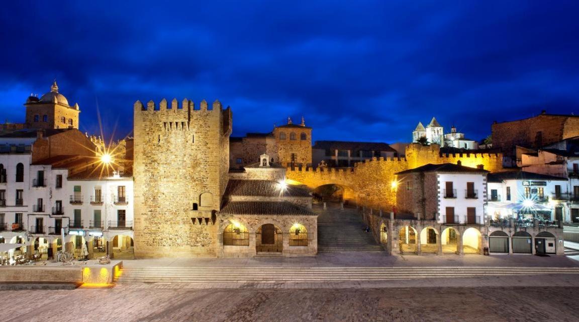 Apartamento La Almena 1 Junto A Plaza Mayor,2 Habitaciones, Parking Gratuito Caces Exterior foto